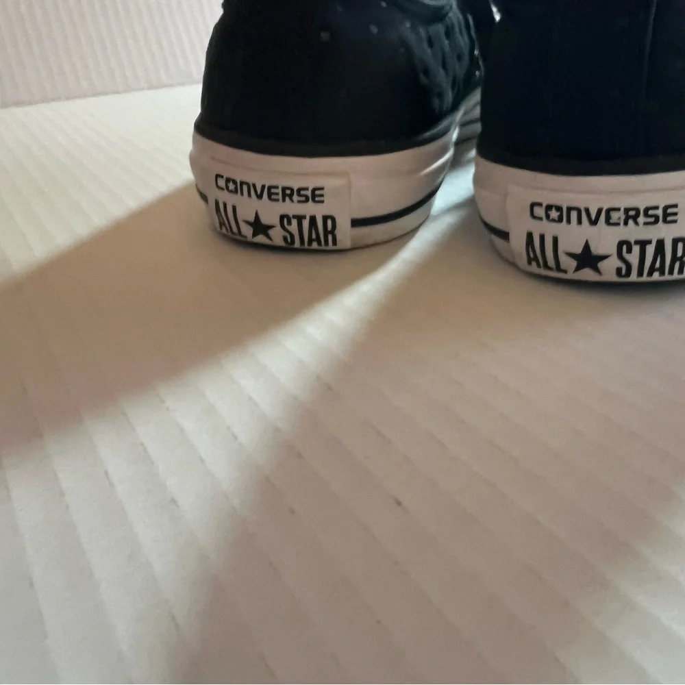 CONVERSE ALL STAR WOMEN’S SIZE 7.  BLACK ON BLACK POLKADOT PATTERN